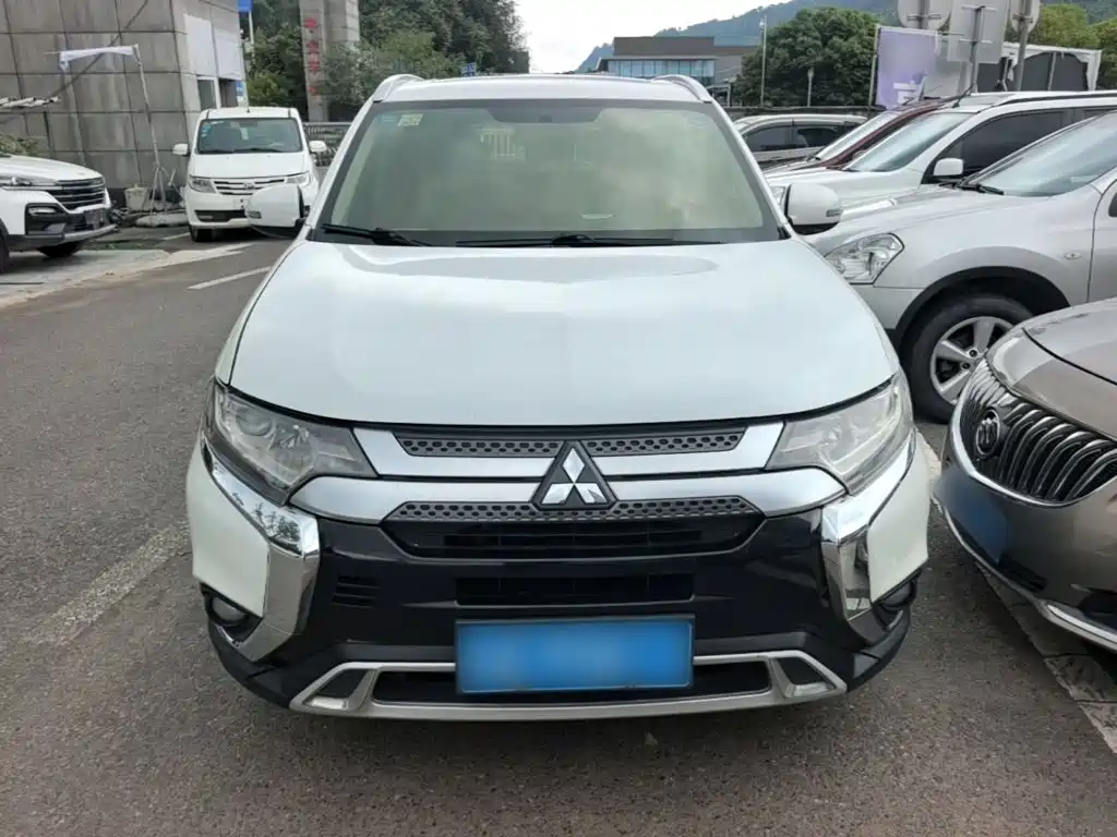 Mitsubishi Outlander — фото 3