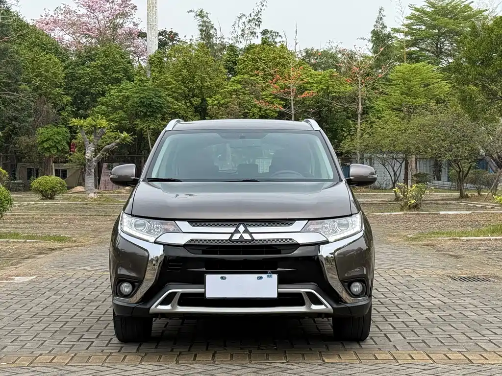 Mitsubishi Outlander — фото 2