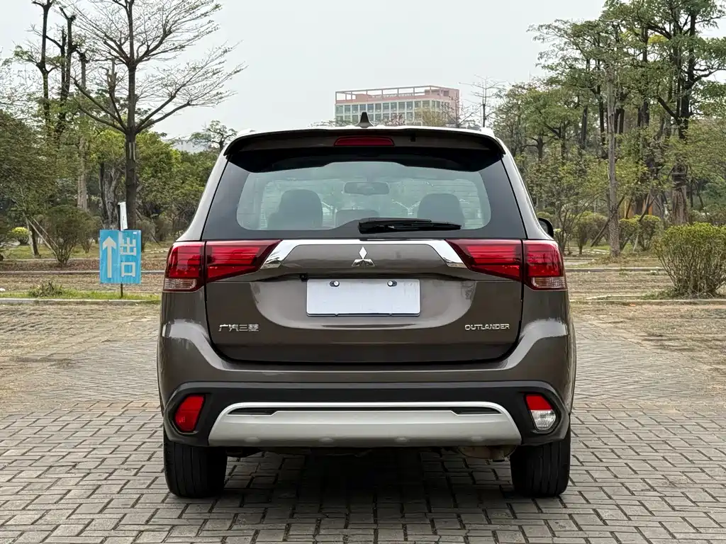 Mitsubishi Outlander — фото 7