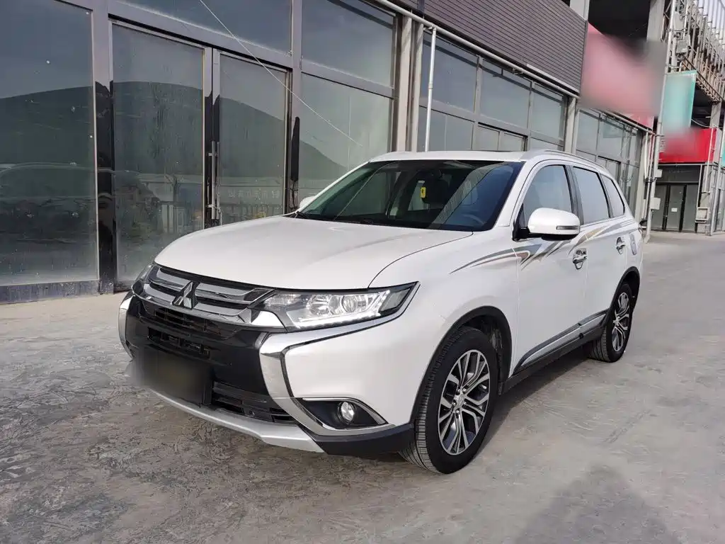 Mitsubishi Outlander — фото 2