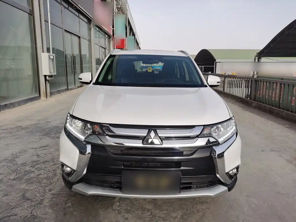 Mitsubishi Outlander — фото 3