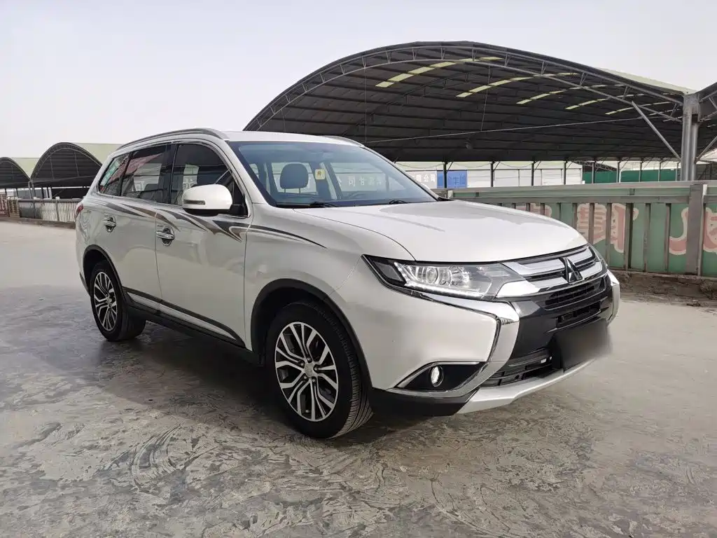 Mitsubishi Outlander — фото 4