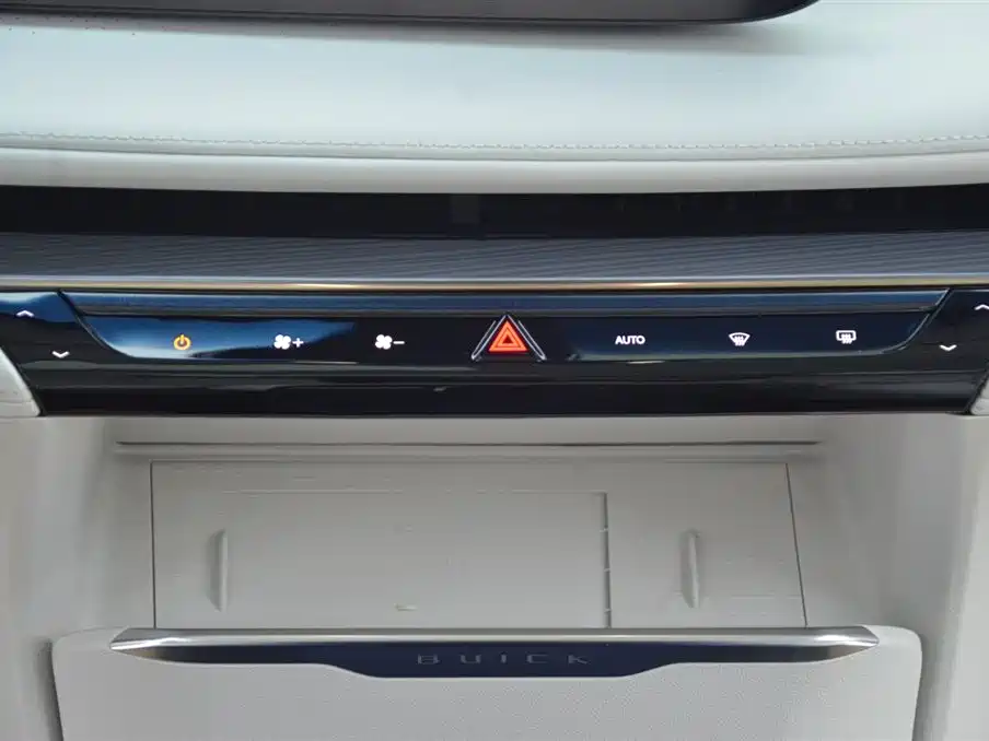 Buick GL8 Hybrid — фото 8