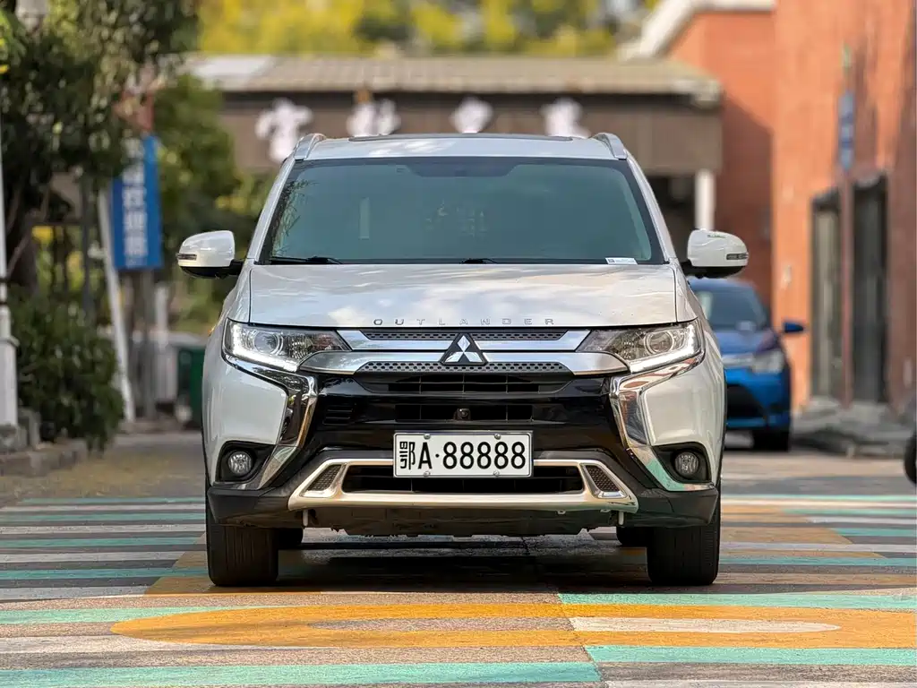 Mitsubishi Outlander — фото 2