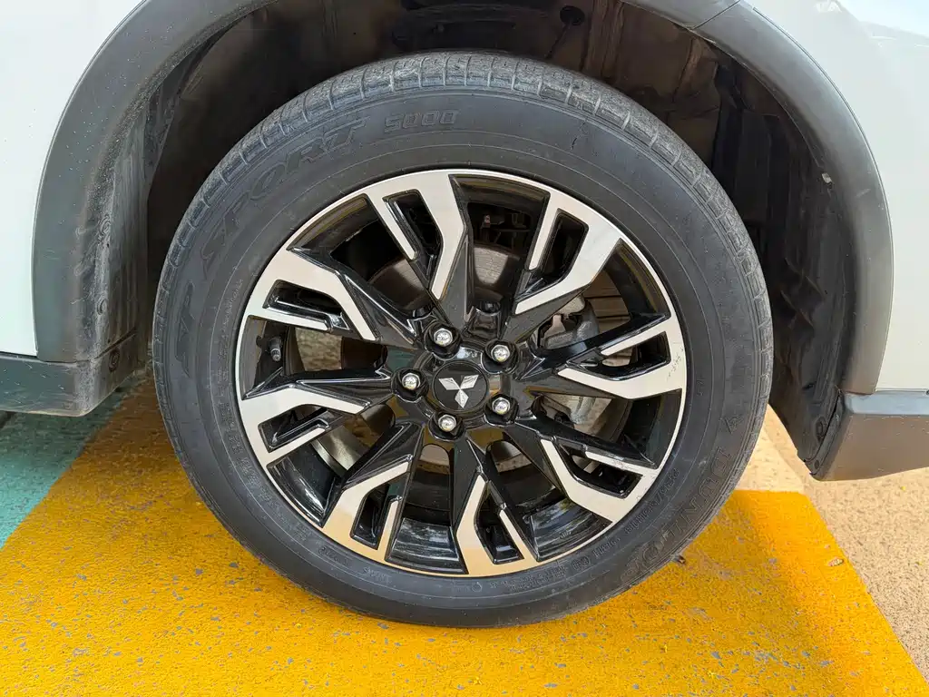 Mitsubishi Outlander — фото 15