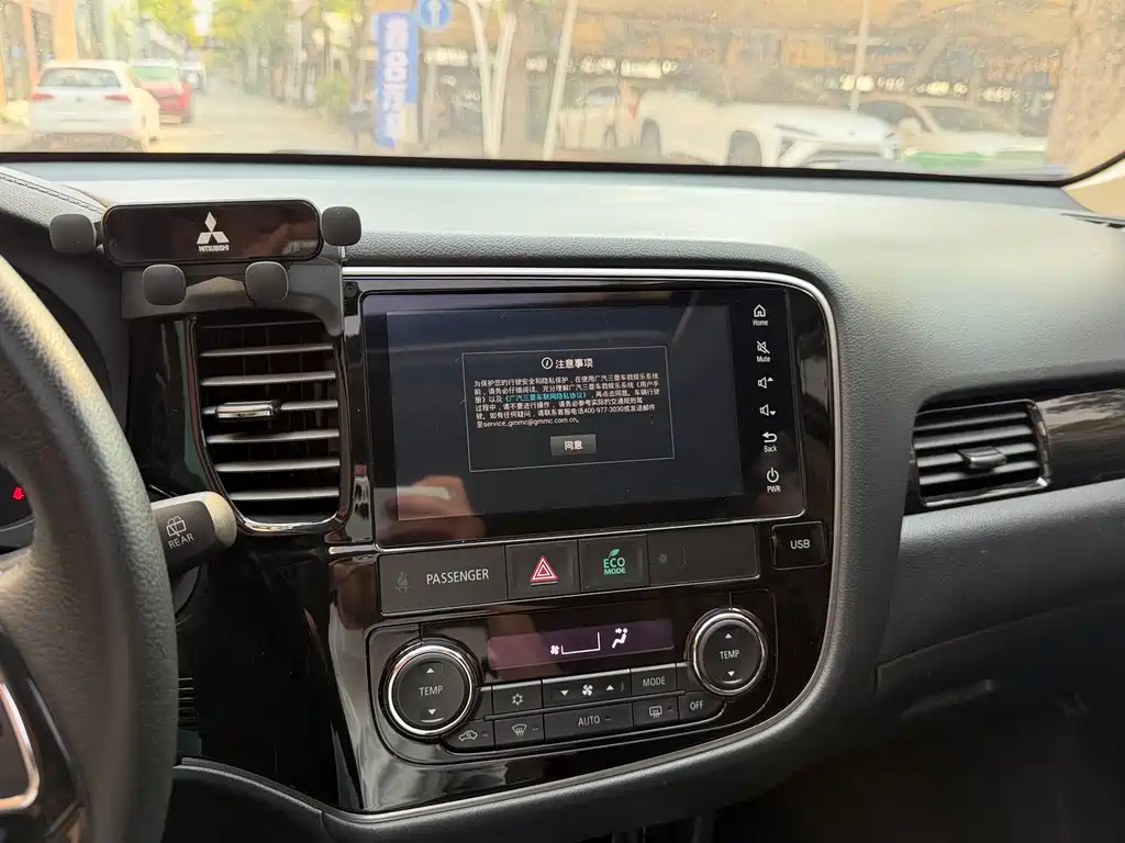 Mitsubishi Outlander — фото 17