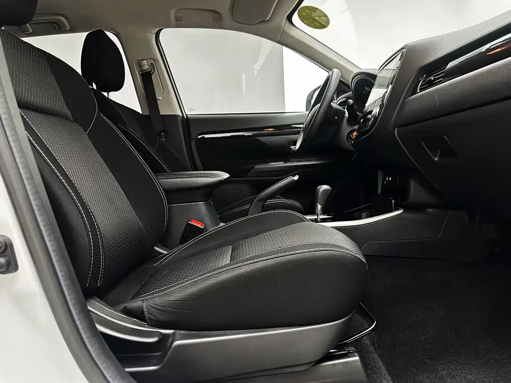 Mitsubishi Outlander — фото 19
