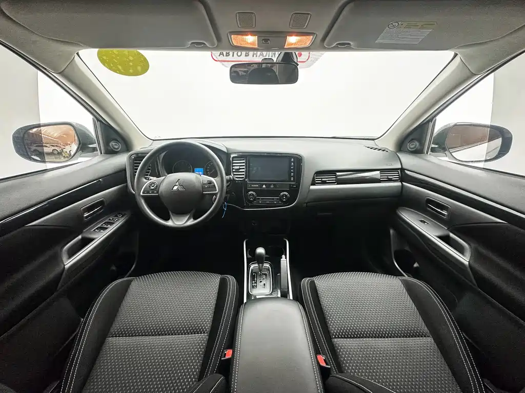 Mitsubishi Outlander — фото 20