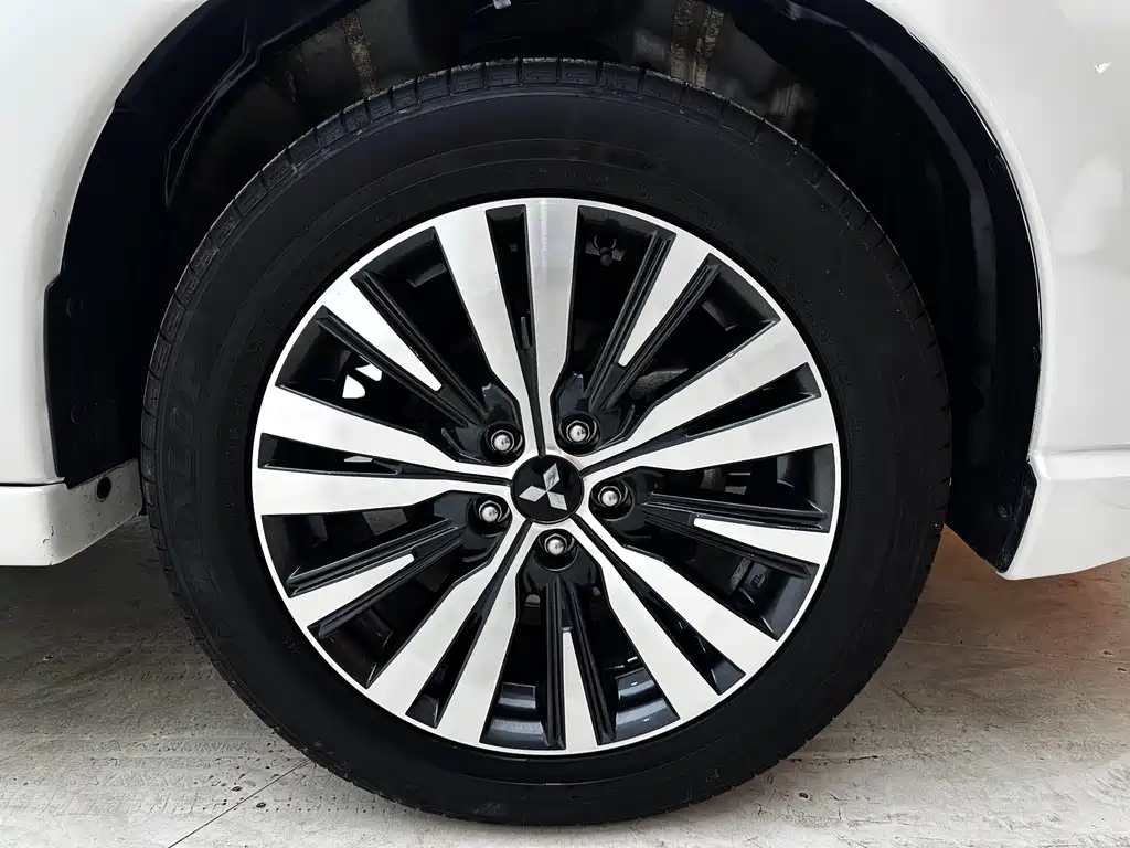 Mitsubishi Outlander — фото 22
