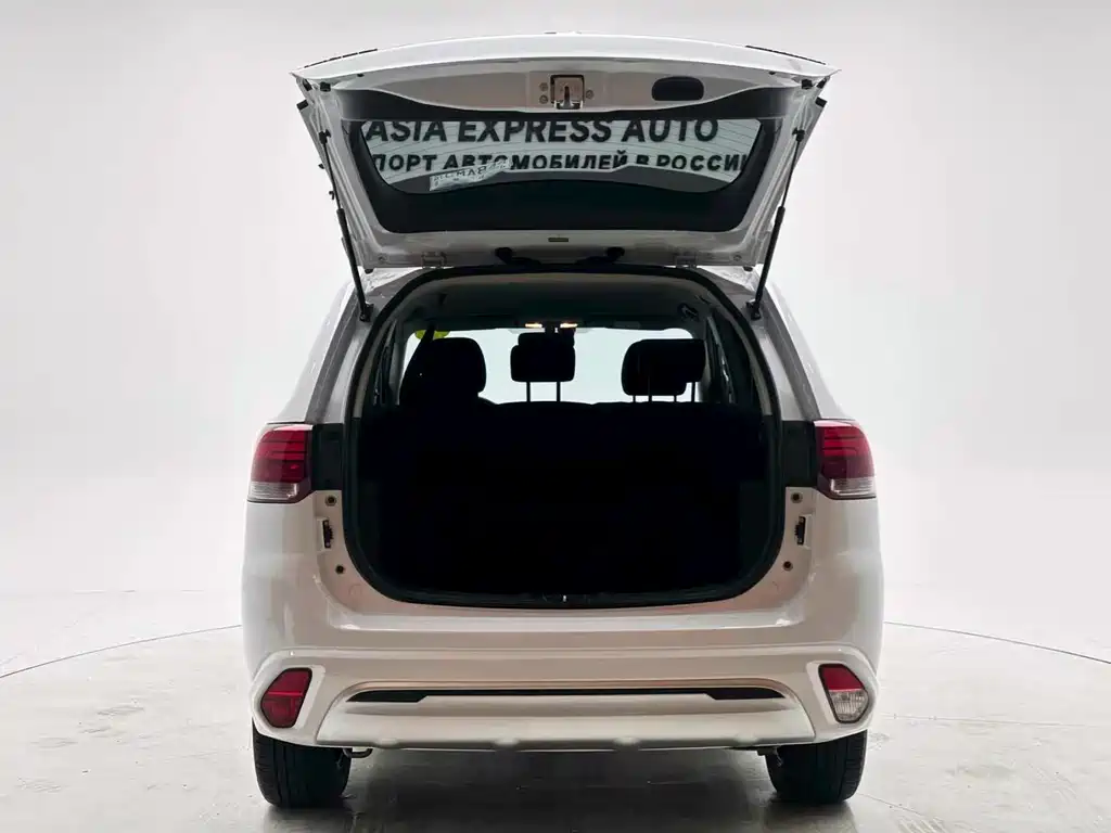 Mitsubishi Outlander — фото 7