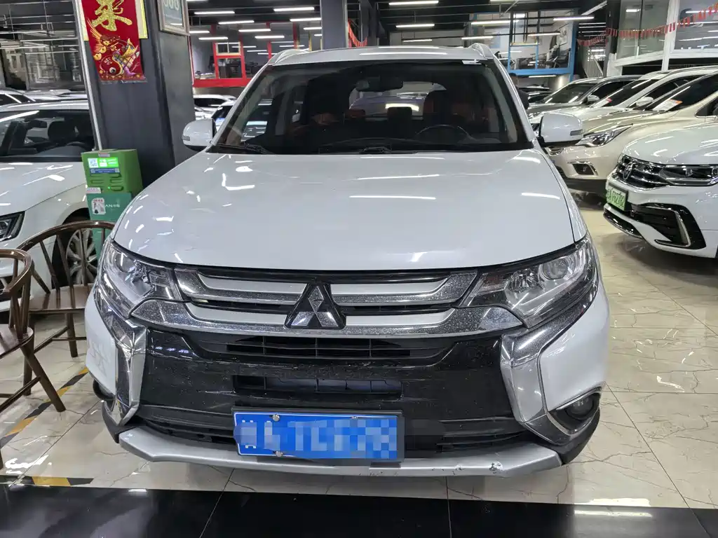 Mitsubishi Outlander — фото 2