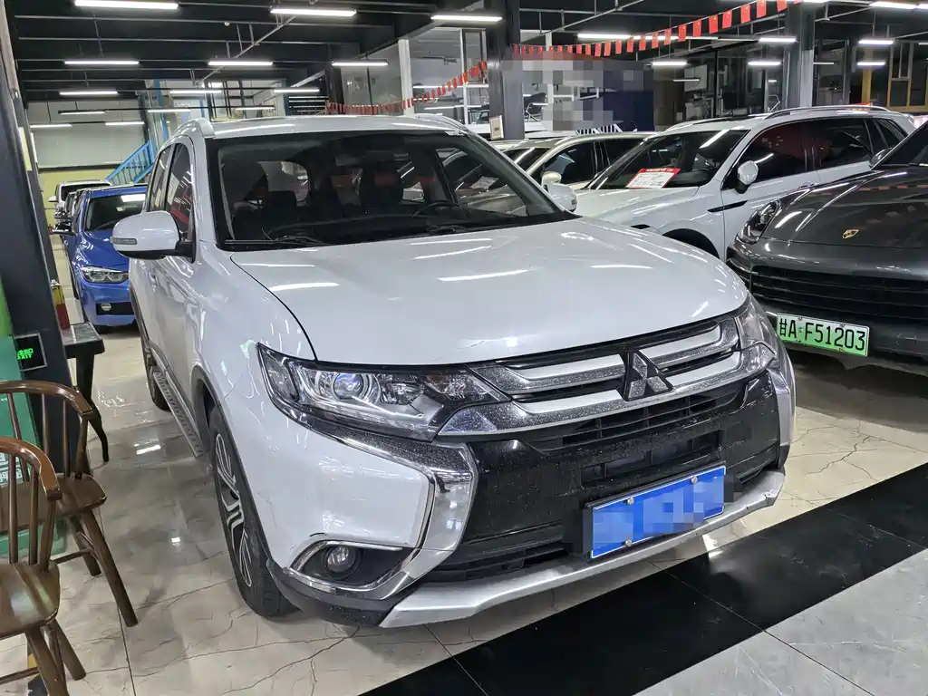 Mitsubishi Outlander — фото 3