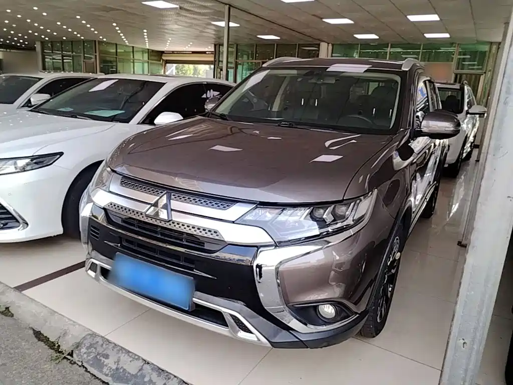 Mitsubishi Outlander — фото 2