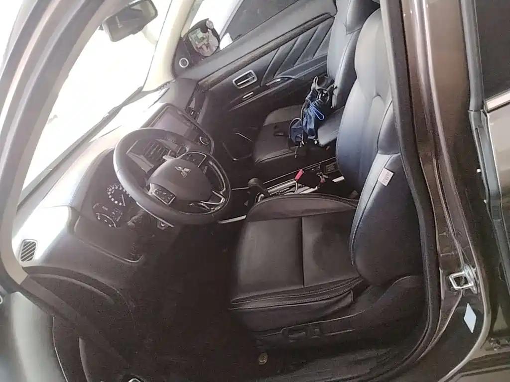 Mitsubishi Outlander — фото 16