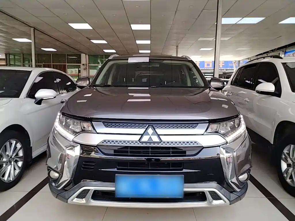 Mitsubishi Outlander — фото 3