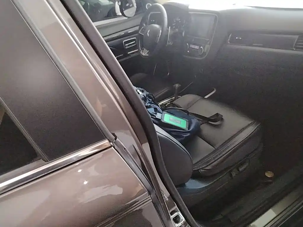 Mitsubishi Outlander — фото 25