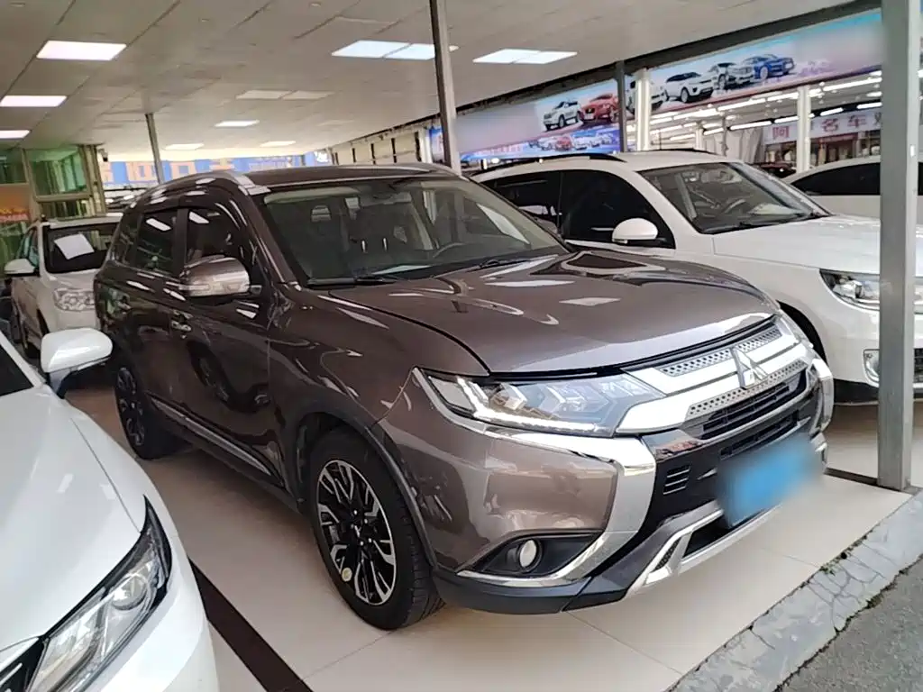 Mitsubishi Outlander — фото 4
