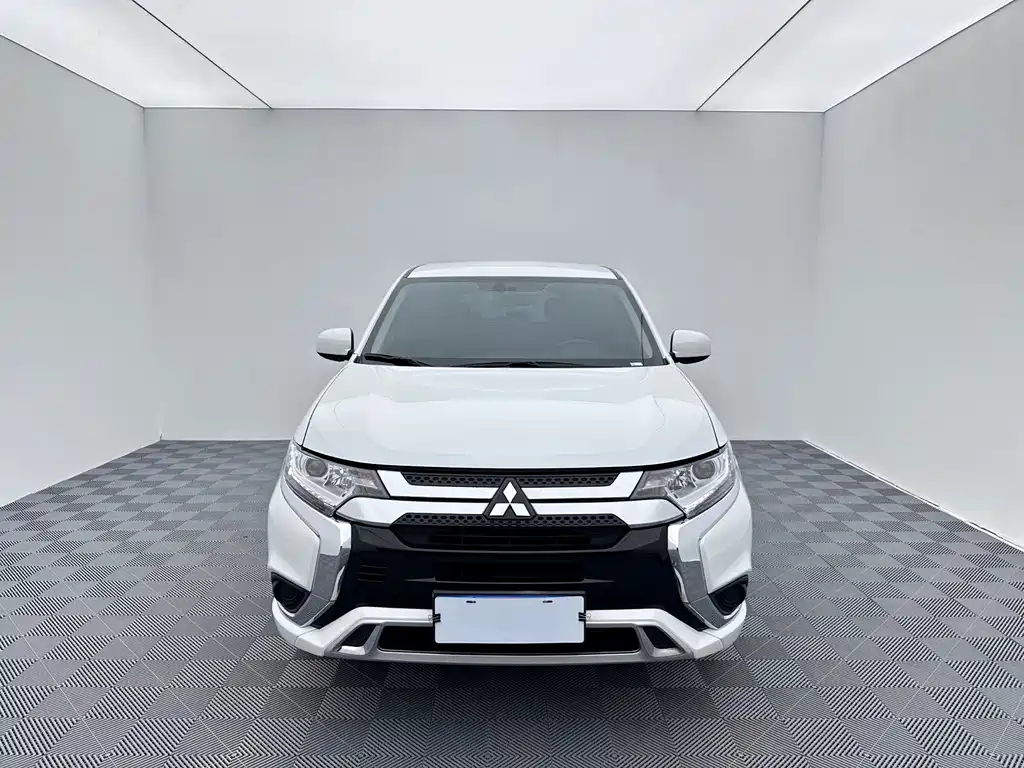 Mitsubishi Outlander — фото 2