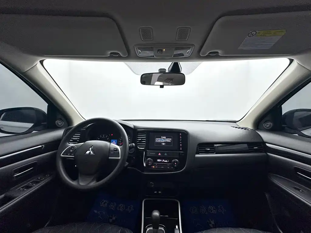 Mitsubishi Outlander — фото 11