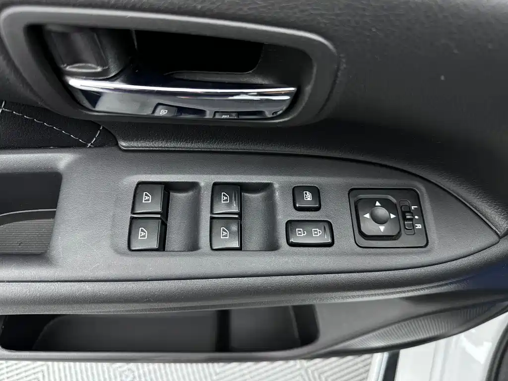 Mitsubishi Outlander — фото 18