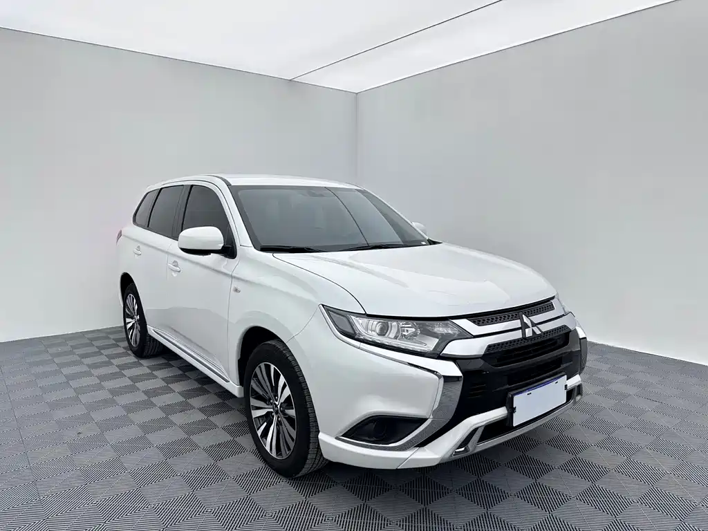 Mitsubishi Outlander — фото 3