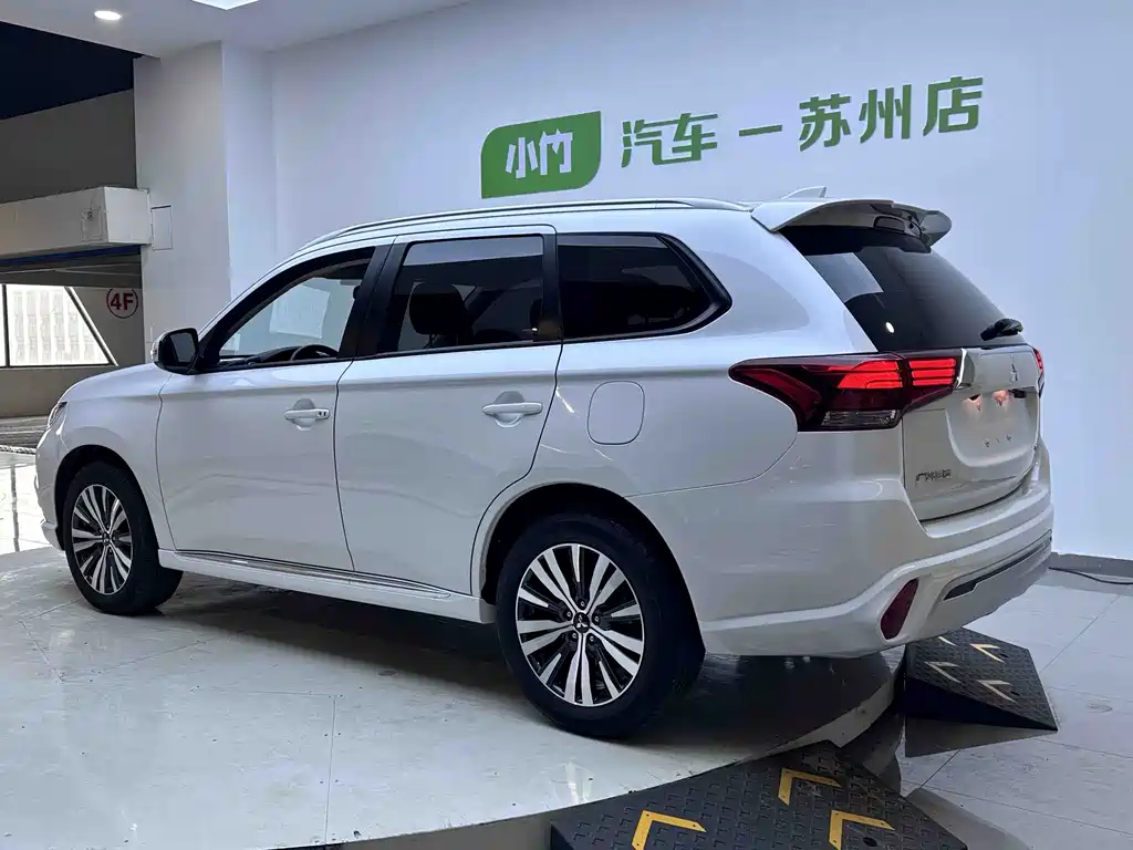 Mitsubishi Outlander — фото 4
