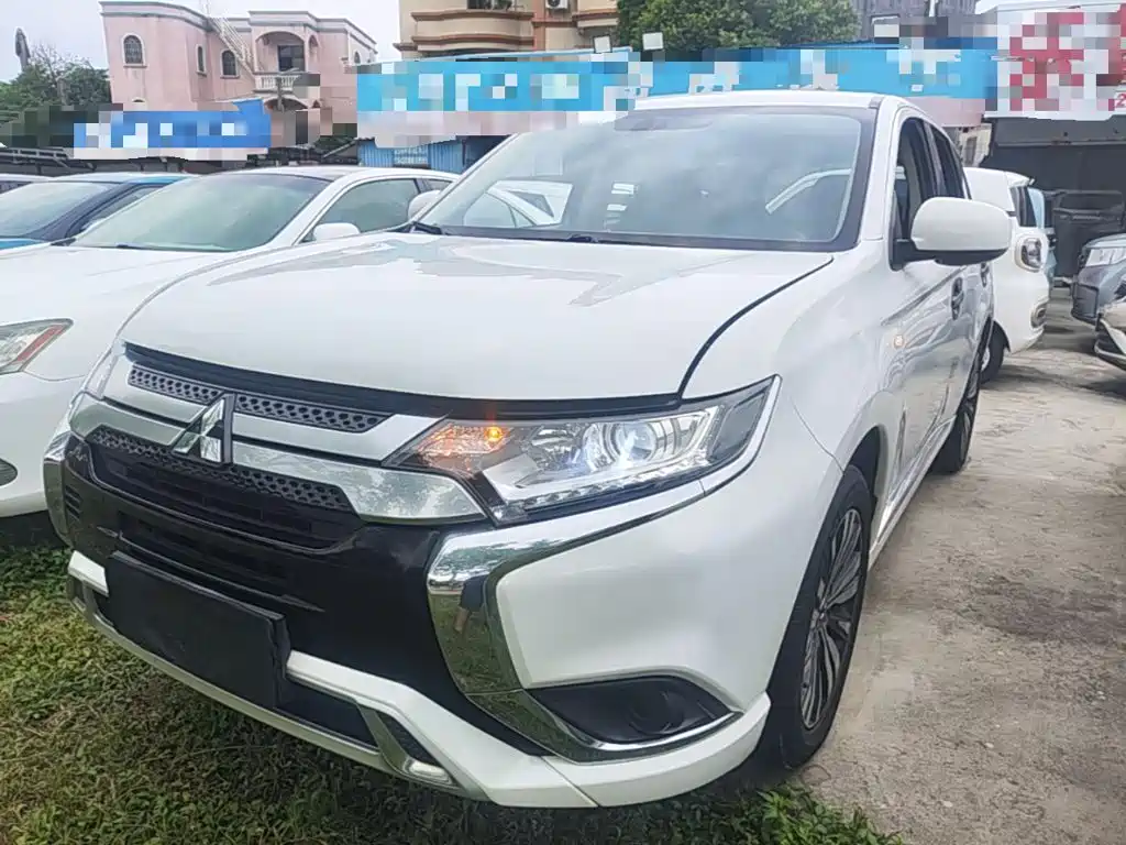 Mitsubishi Outlander — фото 2