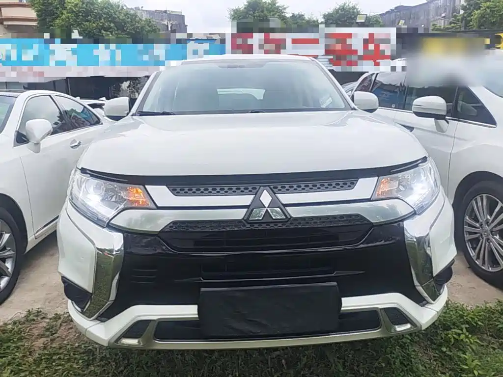 Mitsubishi Outlander — фото 3
