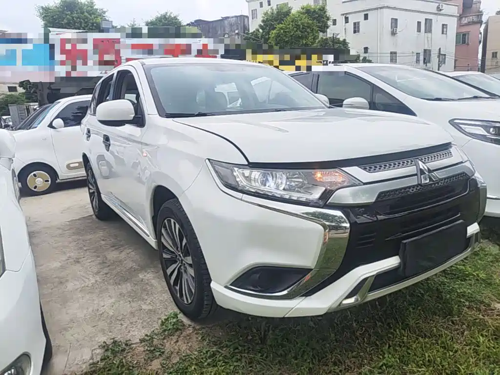 Mitsubishi Outlander — фото 4