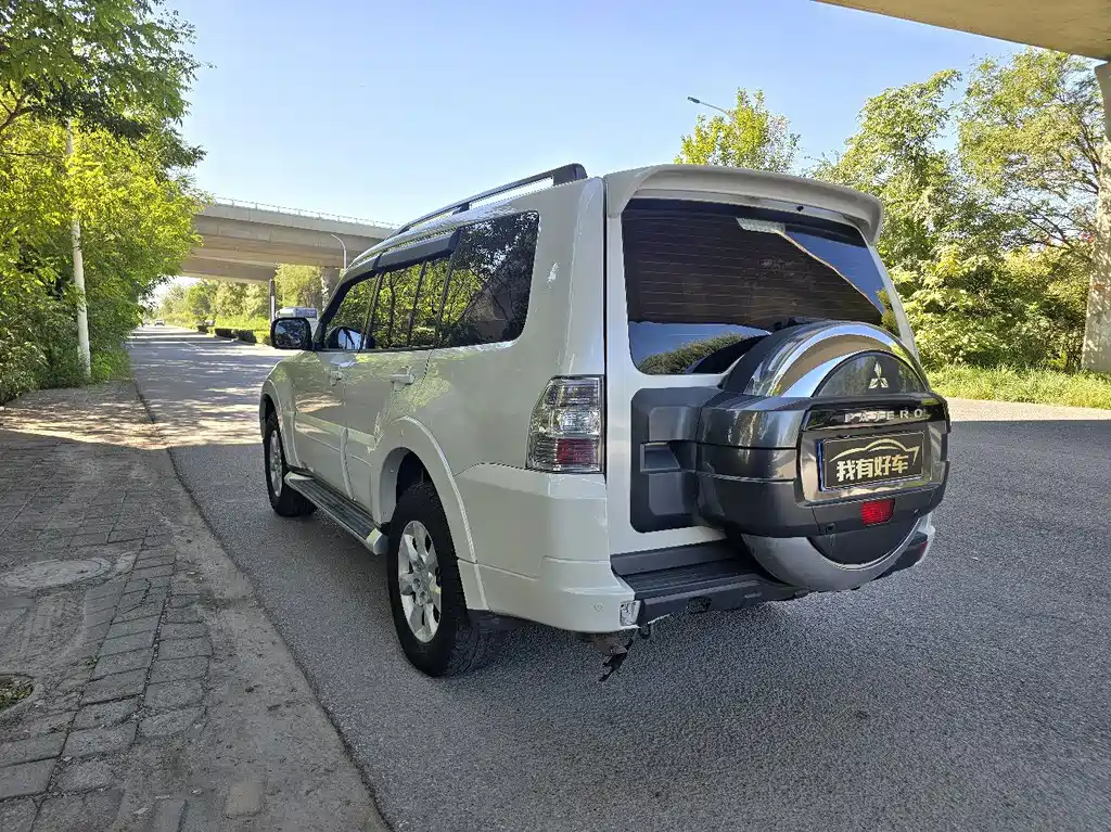 Mitsubishi Pajero (Import) — фото 14