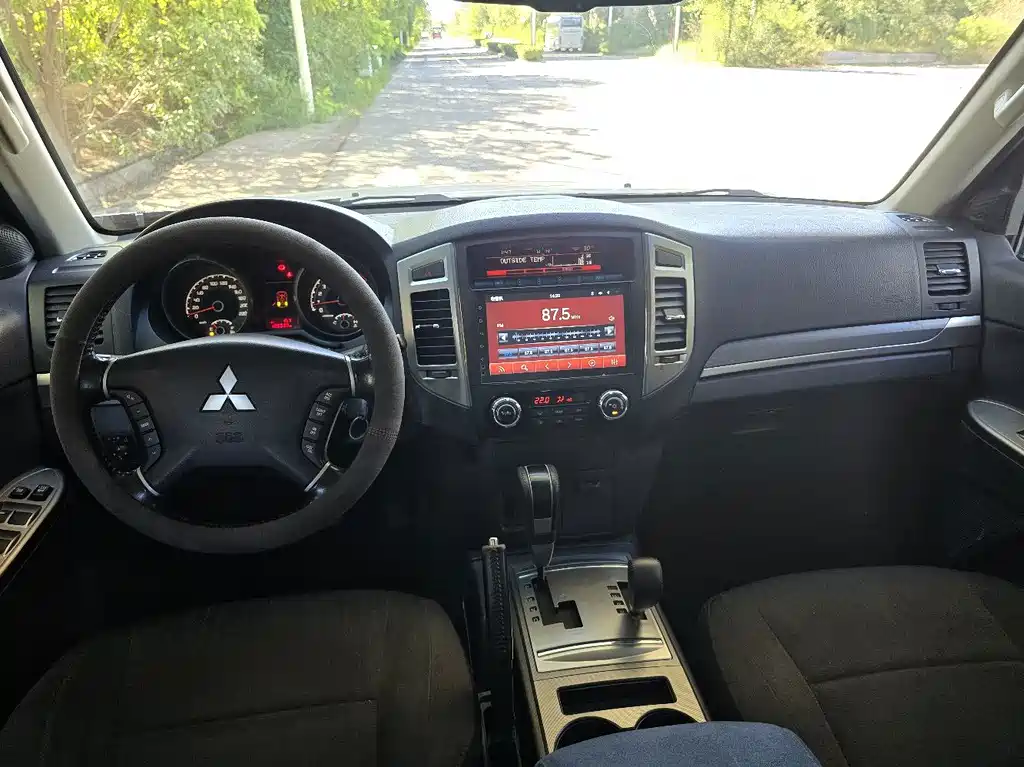 Mitsubishi Pajero (Import) — фото 4