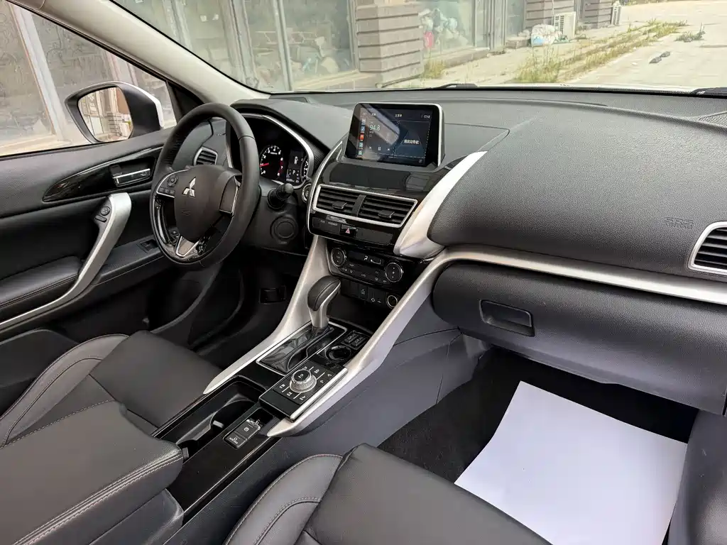 Mitsubishi Eclipse Cross — фото 6