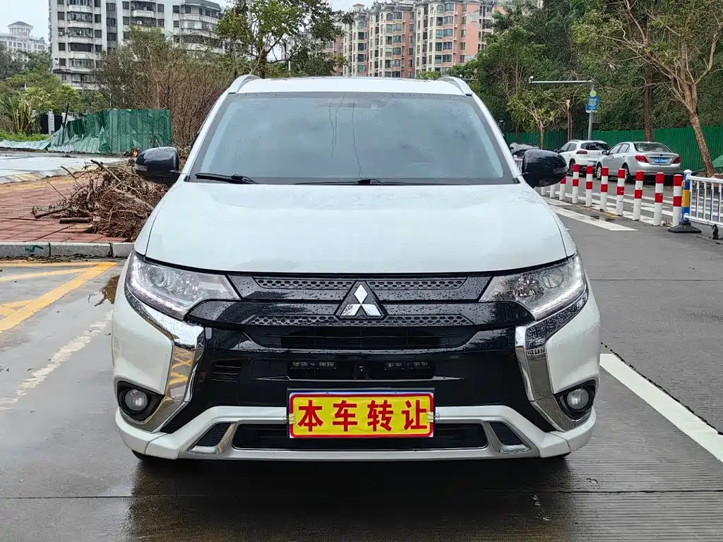 Mitsubishi Outlander — фото 2