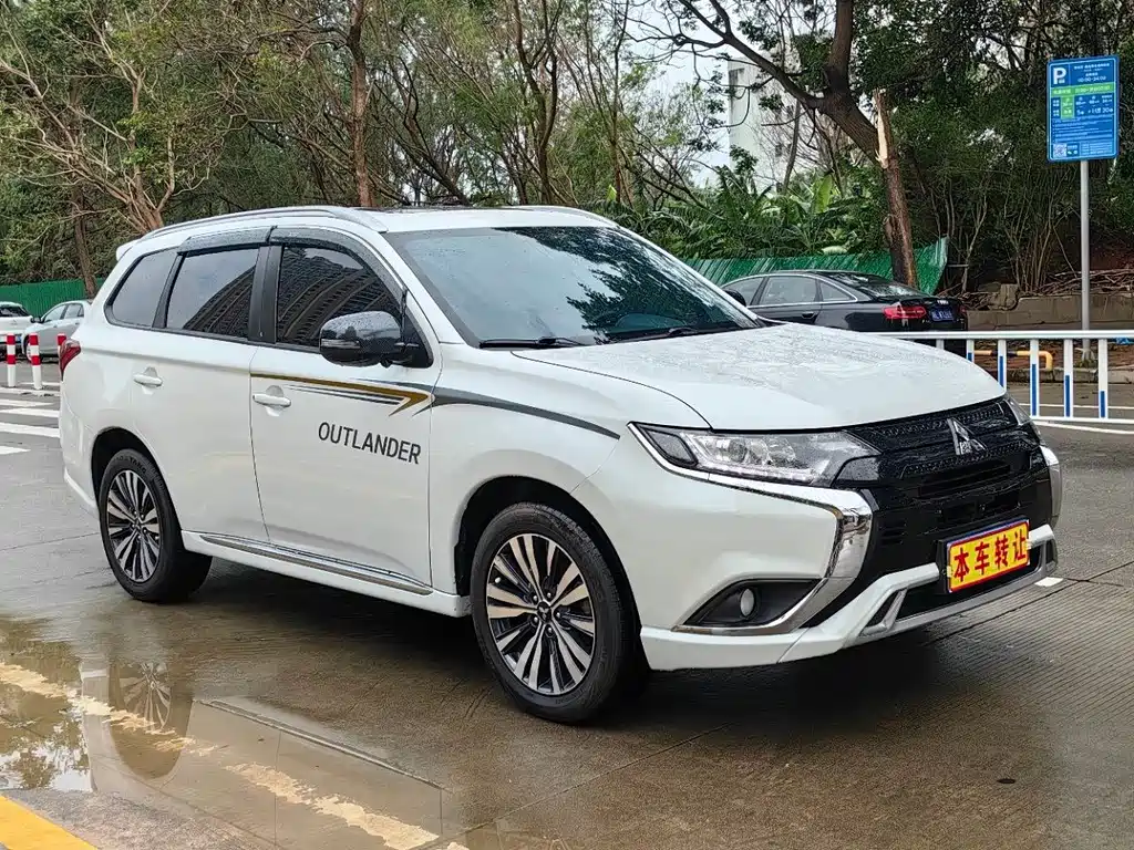 Mitsubishi Outlander — фото 3