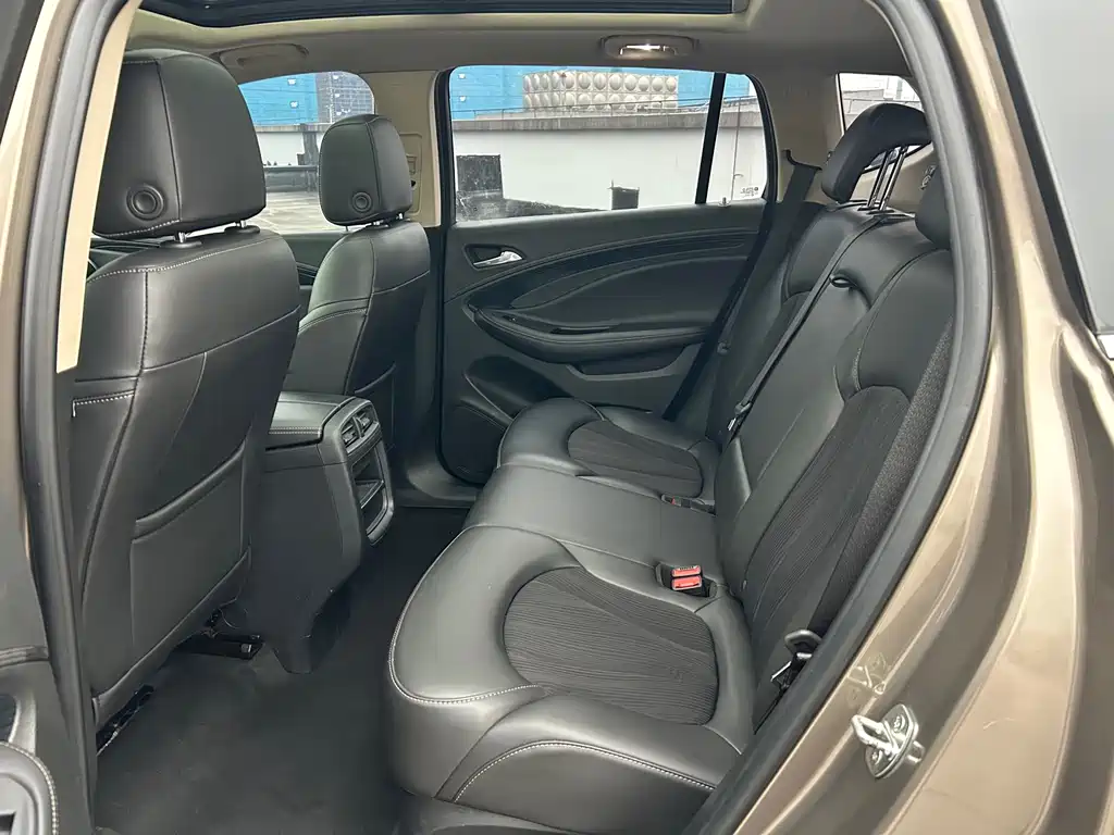 Buick Envision Plus — фото 11