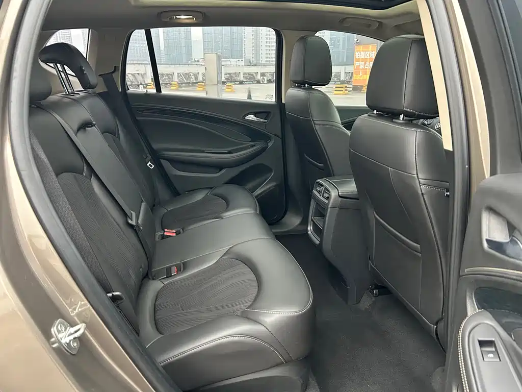 Buick Envision Plus — фото 10