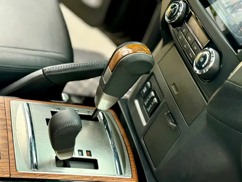 Mitsubishi Pajero (Import) — фото 15