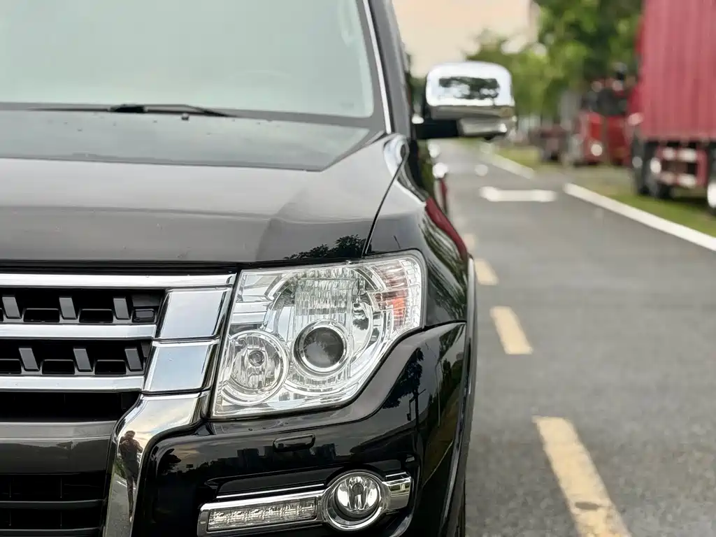 Mitsubishi Pajero (Import) — фото 4