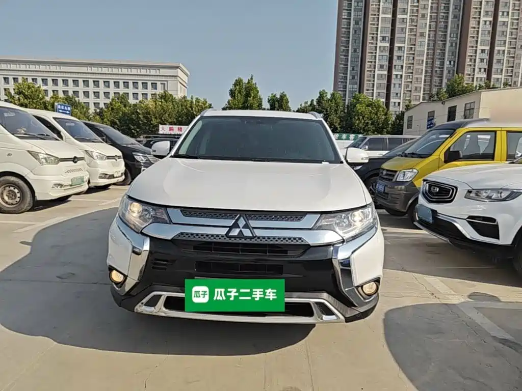 Mitsubishi Outlander — фото 3