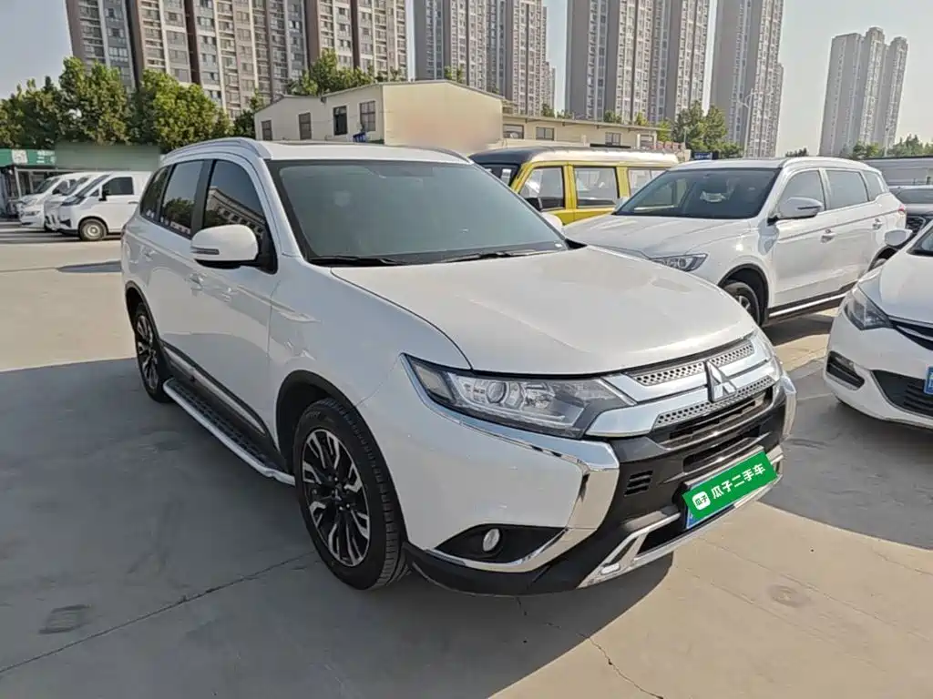 Mitsubishi Outlander — фото 4