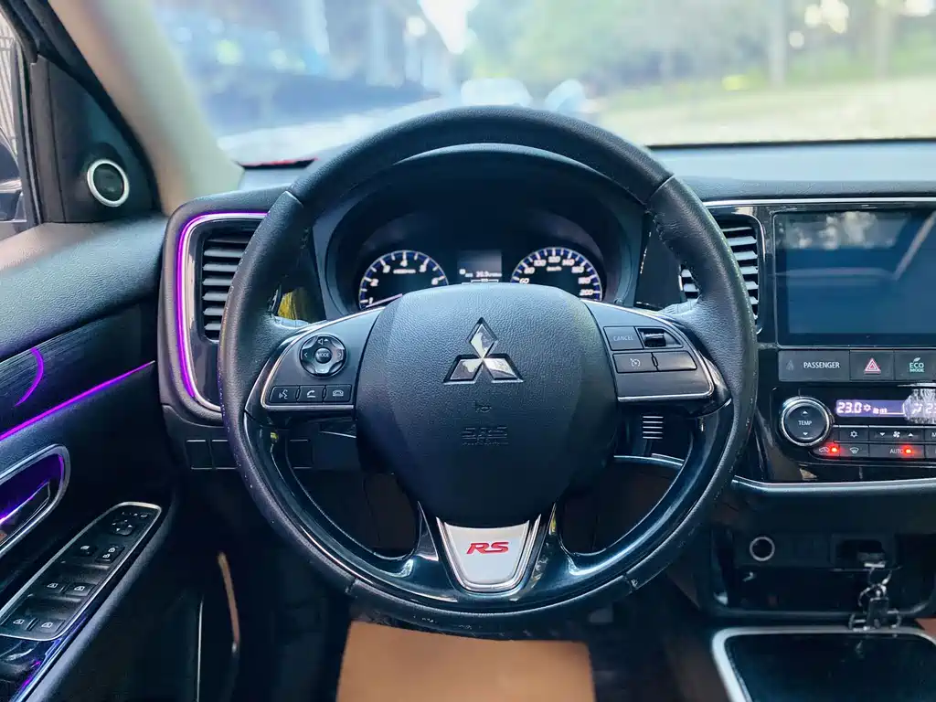 Mitsubishi Outlander — фото 4