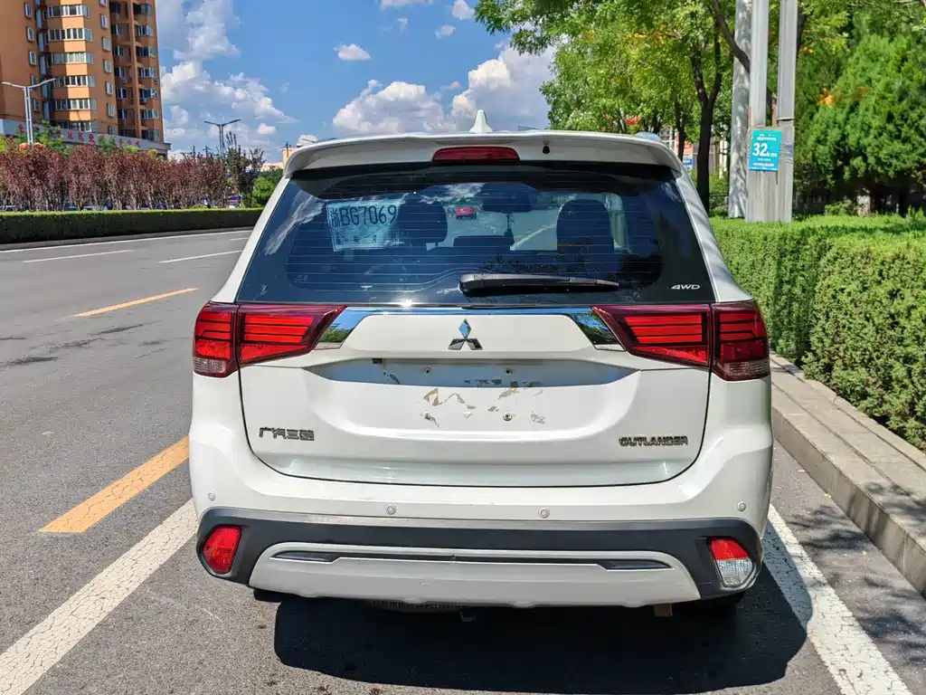 Mitsubishi Outlander — фото 3