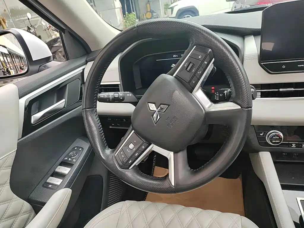 Mitsubishi Outlander — фото 11