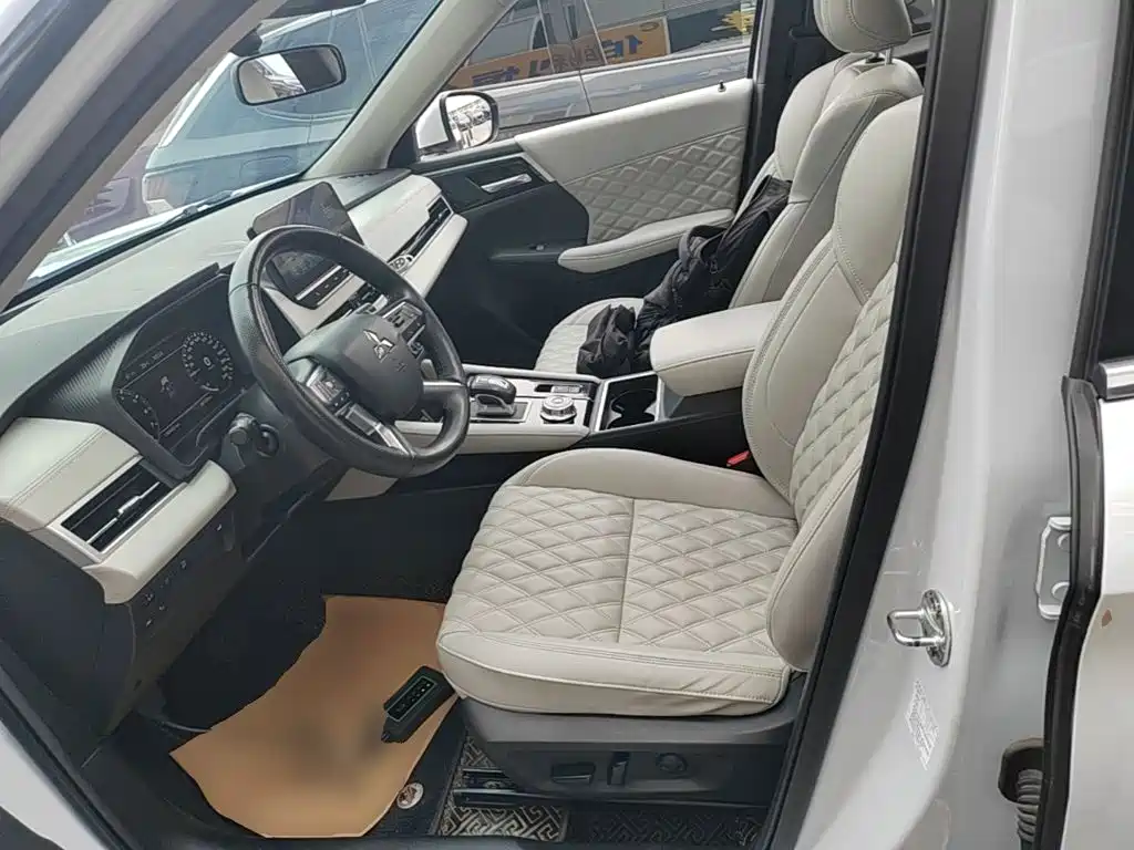Mitsubishi Outlander — фото 15