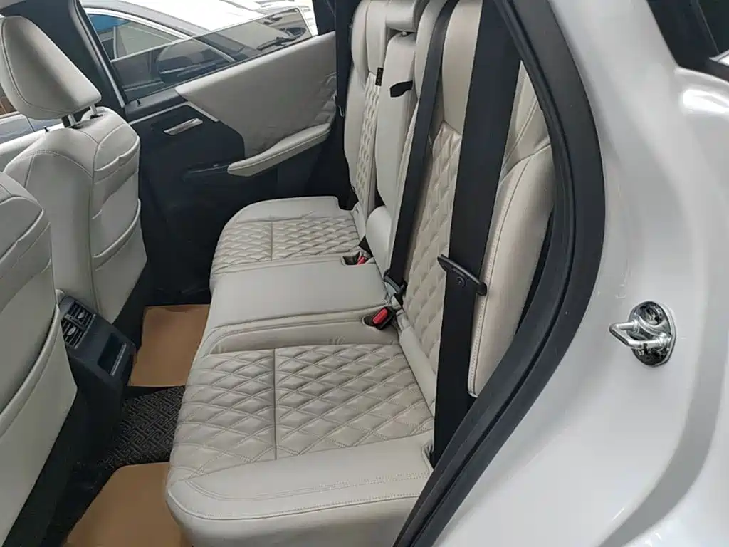 Mitsubishi Outlander — фото 17