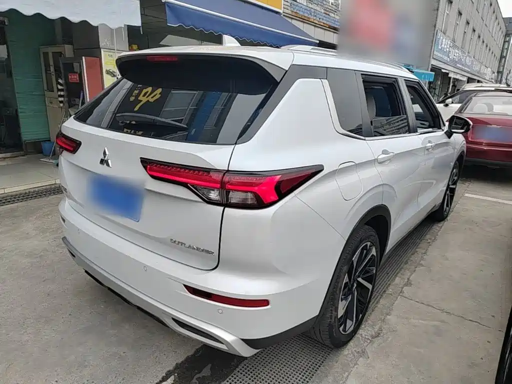 Mitsubishi Outlander — фото 7