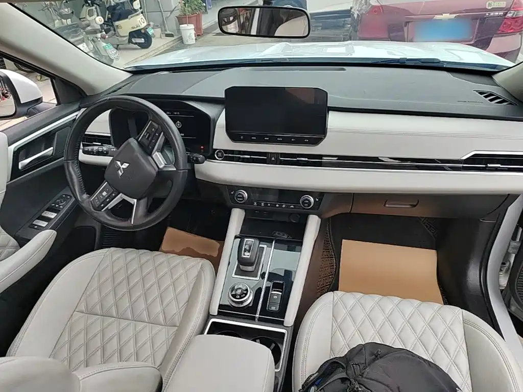 Mitsubishi Outlander — фото 10