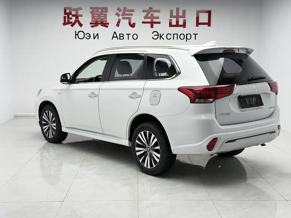 Mitsubishi Outlander — фото 4