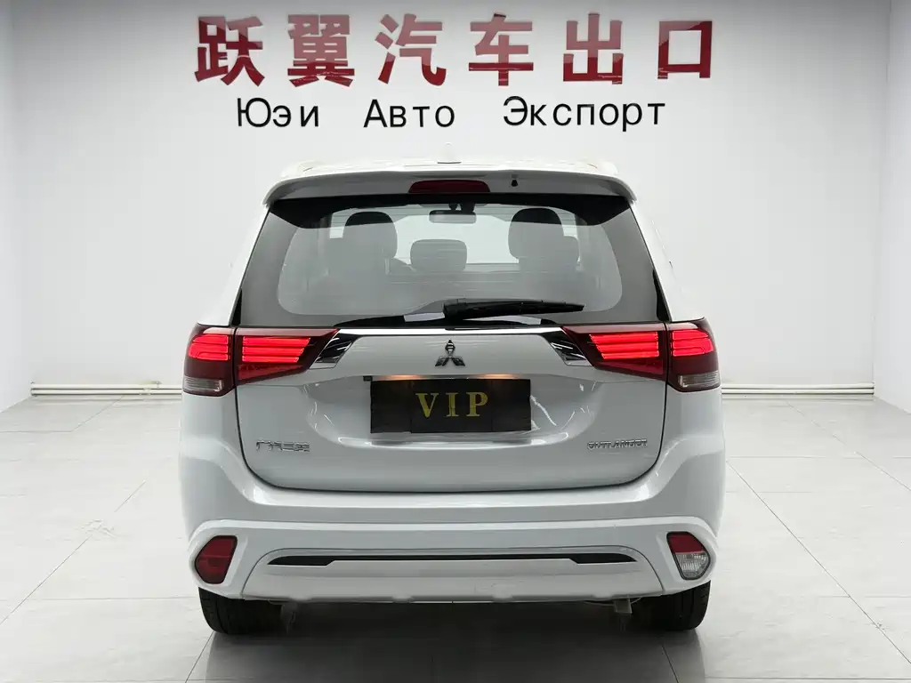 Mitsubishi Outlander — фото 5