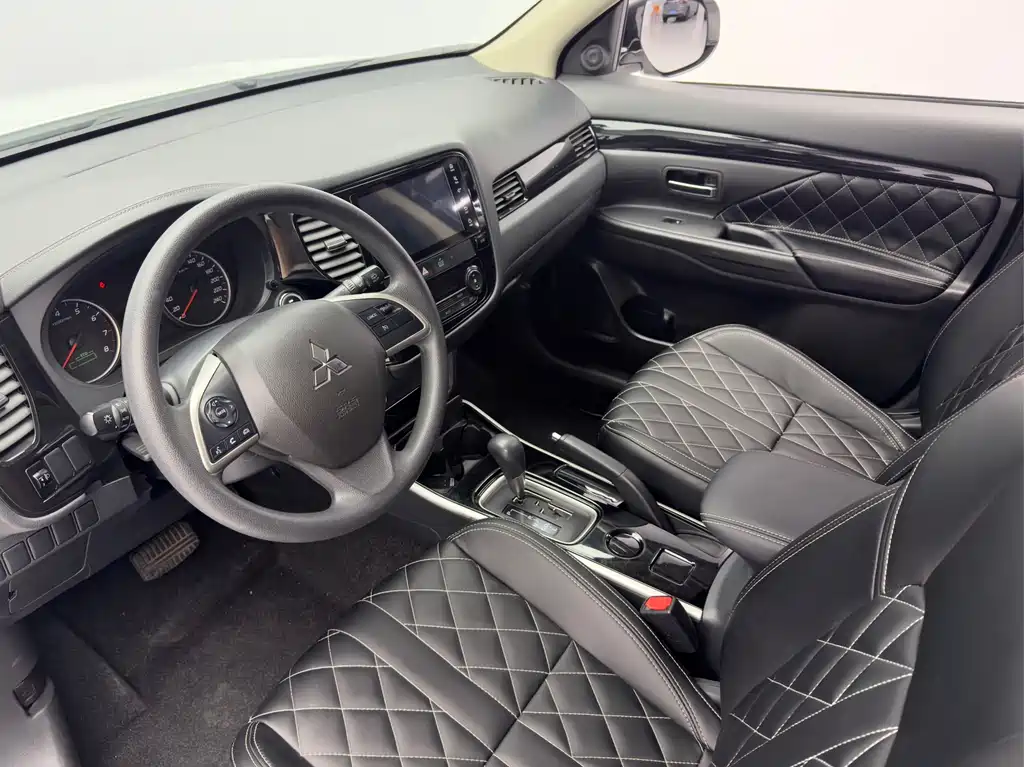 Mitsubishi Outlander — фото 9
